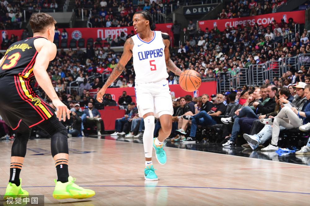 以微弱优势 以微弱优势