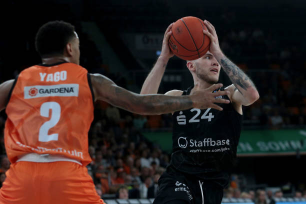 被奉为国民 被奉为国民