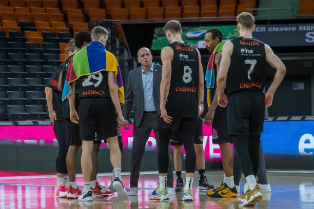 湖人出局 湖人出局